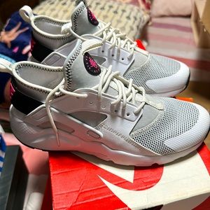 Nike Air Huarache Run Shoes - Youth size 7